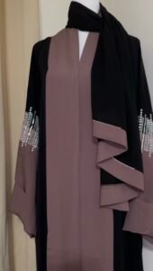 Elegant Black Abaya with Mauve Accents