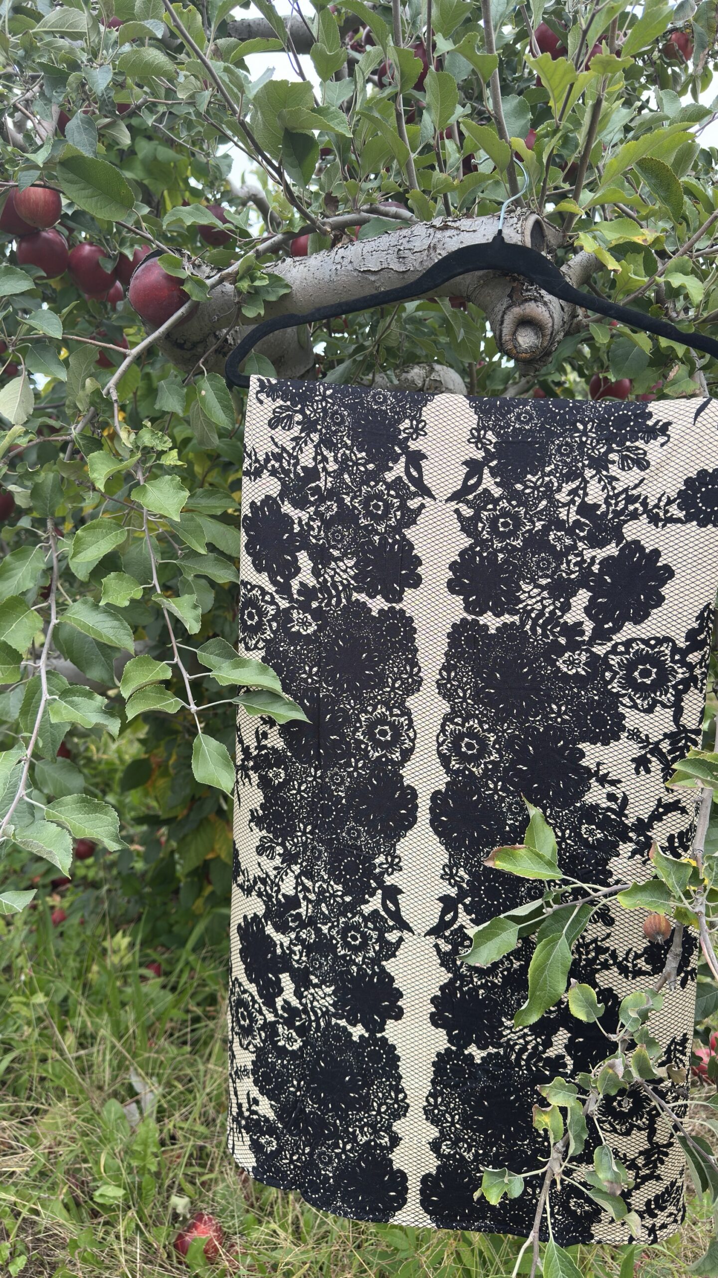 Noir Chantilly Print Jersey Hijab - Image 2