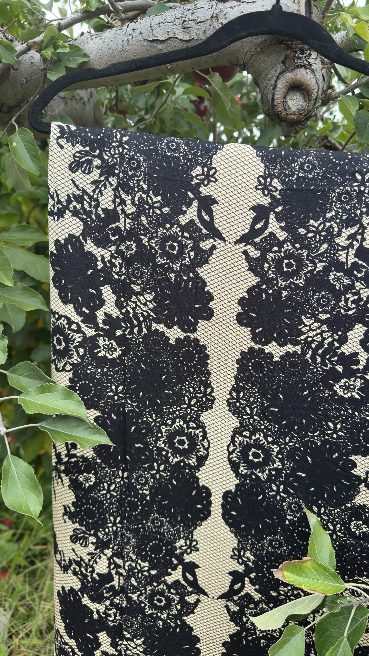 Noir Chantilly Print Jersey Hijab - Image 3